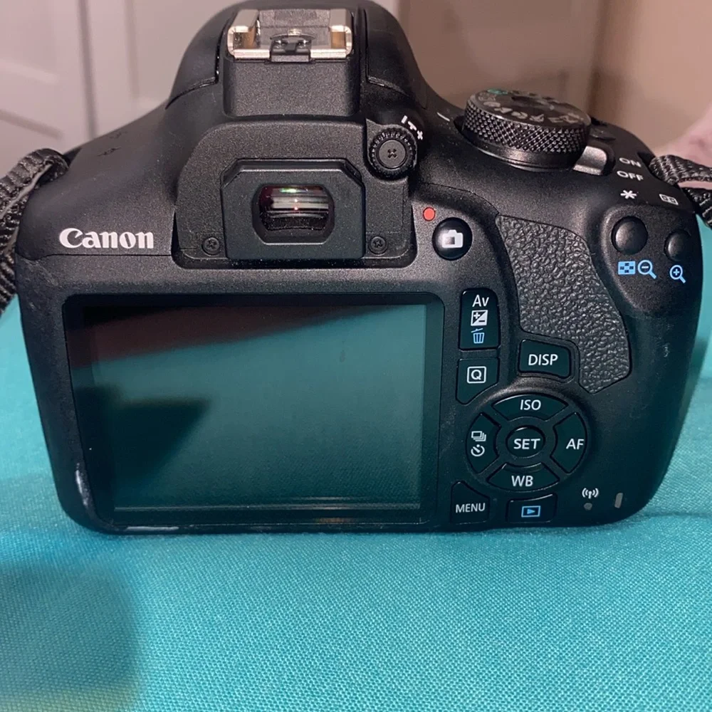 Canon EOS Rebel T7